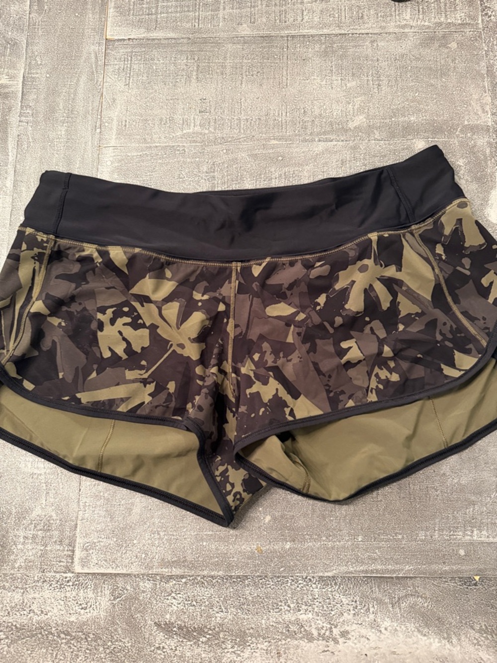 Lululemon H2O Olive Camo Speed up  Shorts with Black Waistband